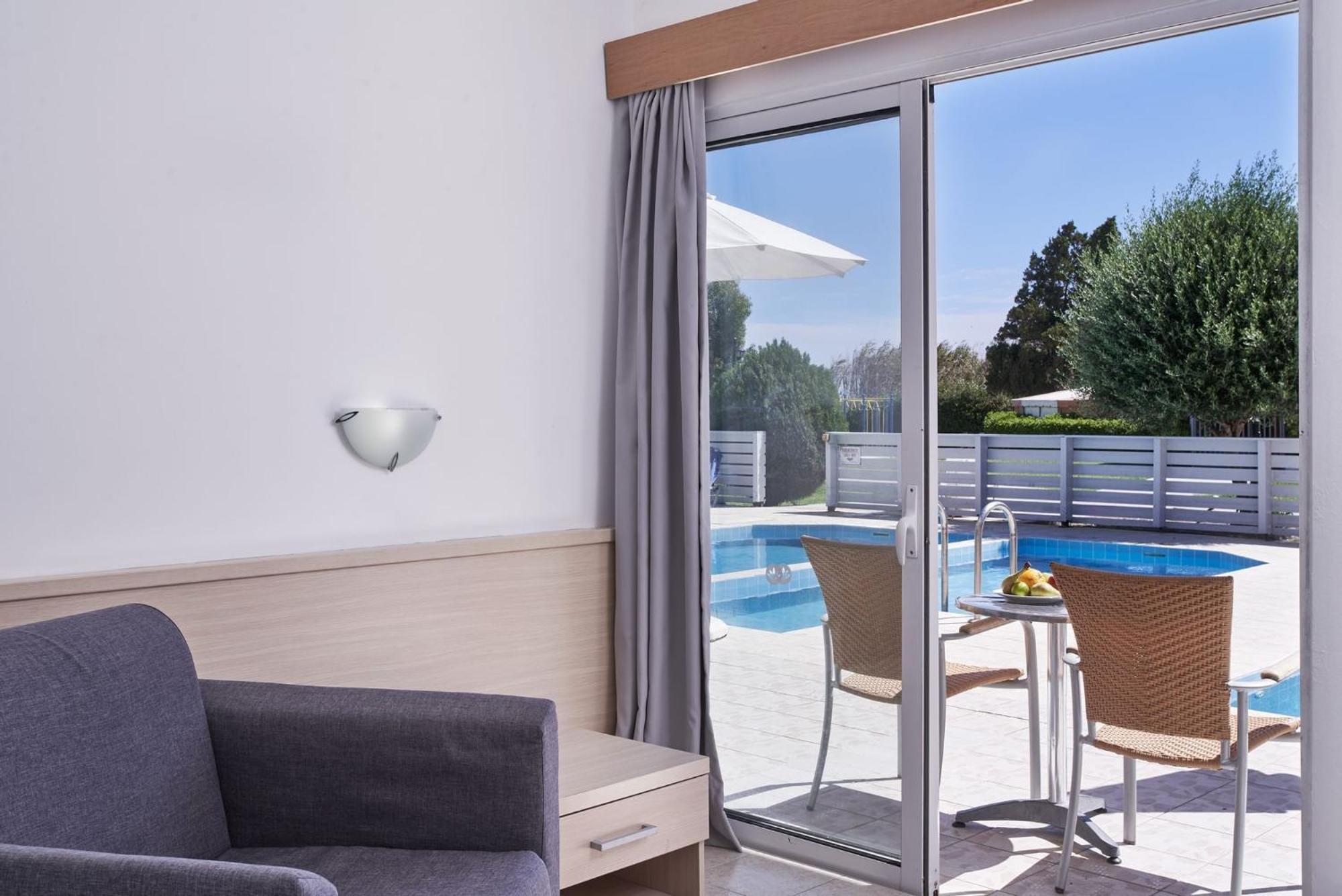 Blue Bay Beach Resort Ialysos  Exterior foto